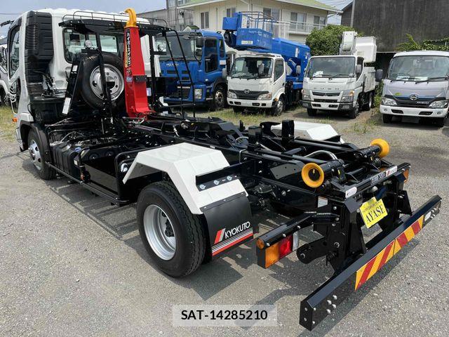 Mitsubishi FIGHTER 2026-04 8073745-3