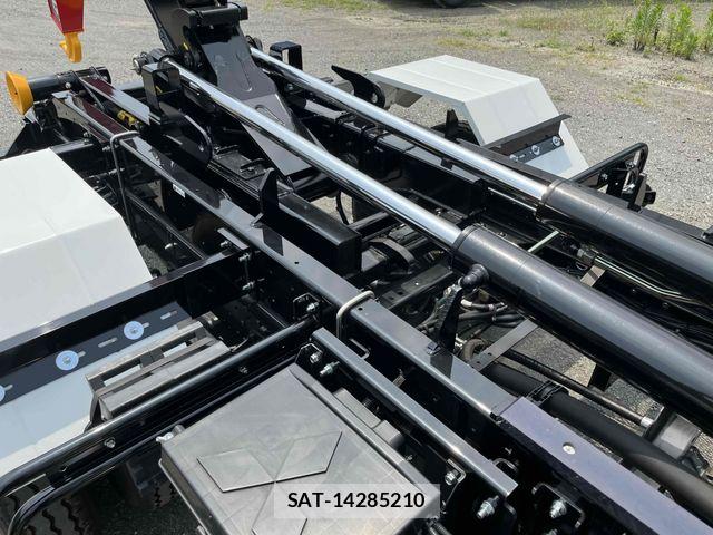Mitsubishi FIGHTER 2026-04 8073745-6