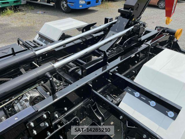 Mitsubishi FIGHTER 2026-04 8073745-7