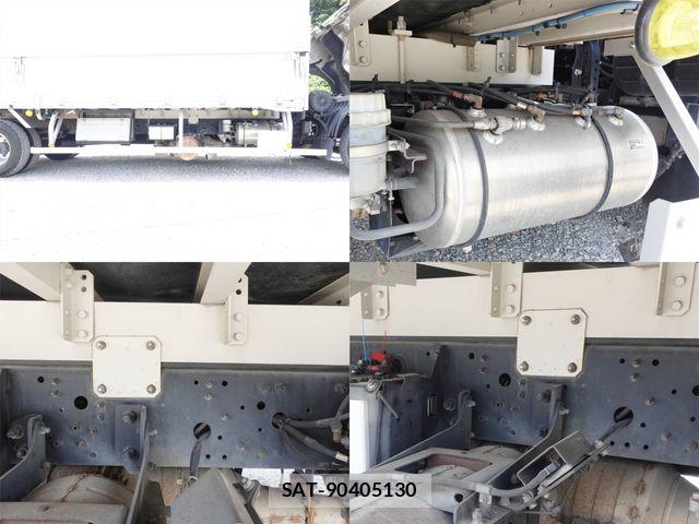 Mitsubishi FIGHTER 2017-04 8073750-14