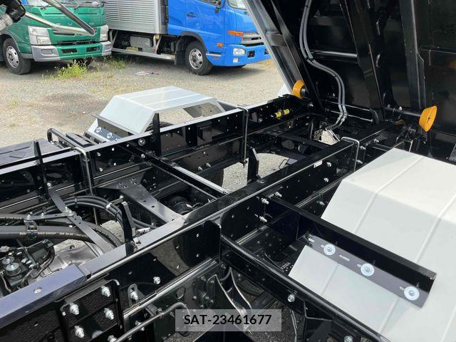 Mitsubishi FIGHTER 2026-04 8073744-13