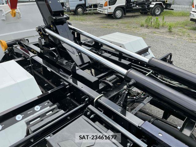 Mitsubishi FIGHTER 2026-04 8073744-6