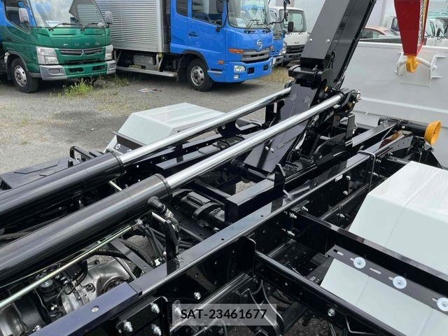 Mitsubishi FIGHTER 2026-04 8073744-7