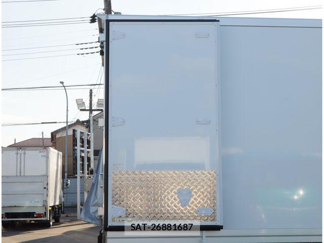 Mitsubishi FIGHTER 2025-08 8130108-15