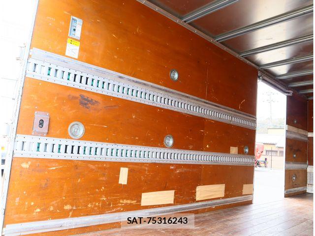 Mitsubishi FIGHTER 2019-02 8158427-9