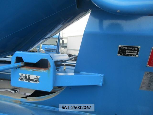 Mitsubishi FIGHTER 2017-10 8158424-11