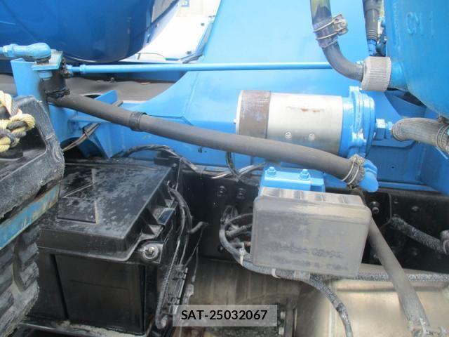 Mitsubishi FIGHTER 2017-10 8158424-26