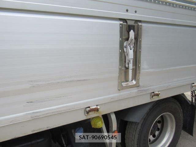 Mitsubishi FIGHTER 2021-04 8158432-27