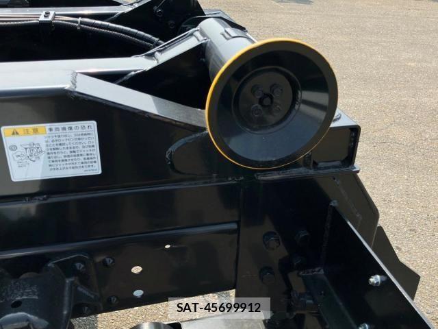 Mitsubishi FIGHTER 2025-08 8158418-9