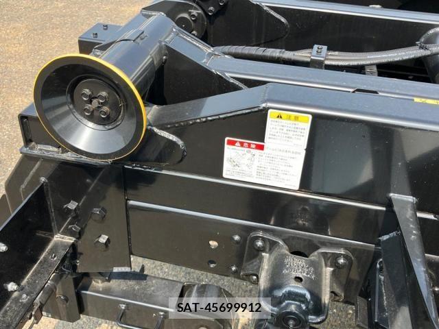 Mitsubishi FIGHTER 2025-08 8158418-10