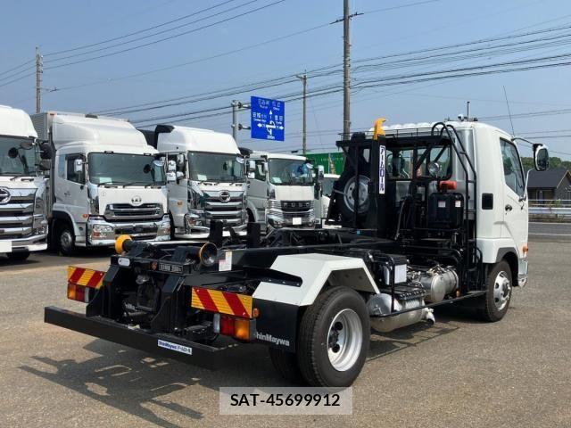 Mitsubishi FIGHTER 2025-08 8158418-2