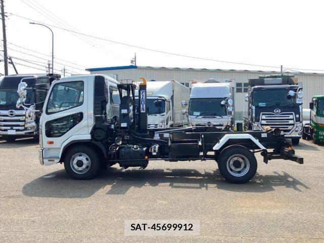 Mitsubishi FIGHTER 2025-08 8158418-4