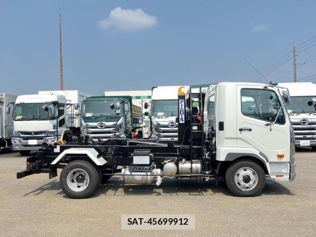 Mitsubishi FIGHTER 2025-08 8158418-5