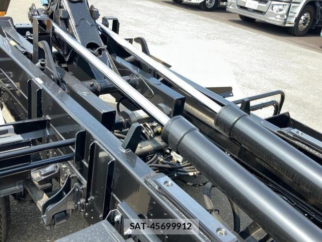 Mitsubishi FIGHTER 2025-08 8158418-8