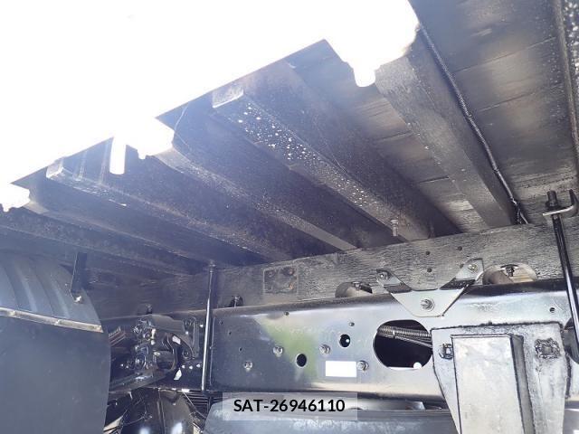 Mitsubishi FIGHTER 2017-08 8158421-19