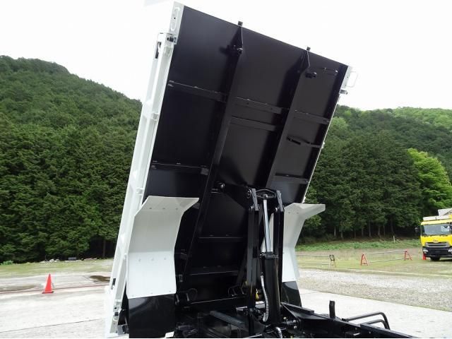 Mitsubishi FIGHTER 2026-03 8186371-18