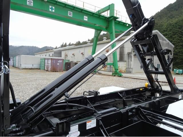 Mitsubishi FIGHTER 2026-03 8186369-14