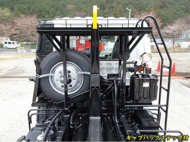 Mitsubishi FIGHTER 2026-03 8186369-17