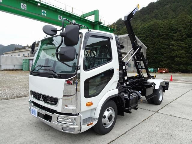 Mitsubishi FIGHTER 2026-03 8186369-2