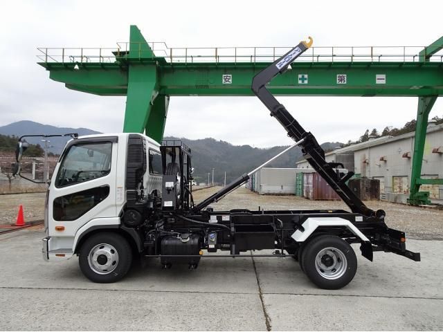 Mitsubishi FIGHTER 2026-03 8186369-4