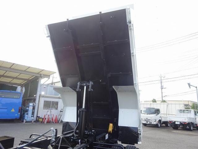 Mitsubishi FIGHTER 2026-03 8186370-19