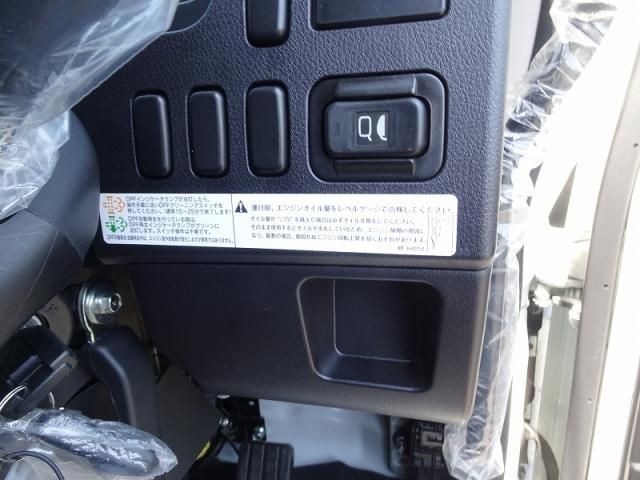 Mitsubishi FIGHTER 2025-11 8186359-23