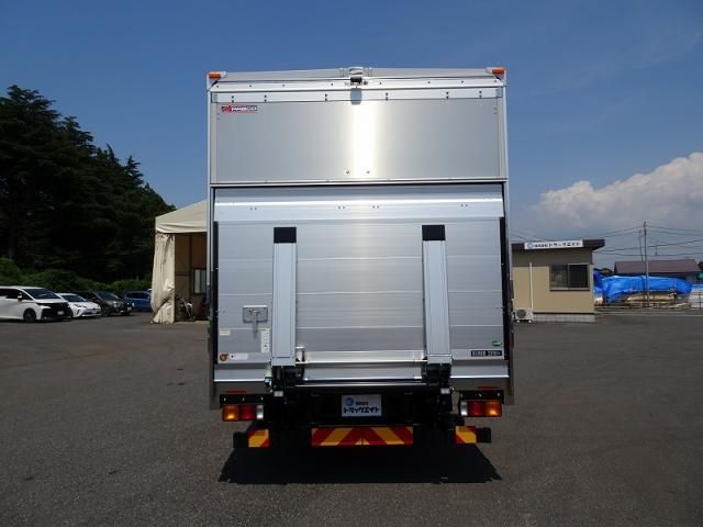 Mitsubishi FIGHTER 2025-11 8186359-5