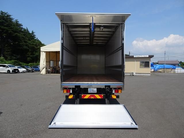 Mitsubishi FIGHTER 2025-11 8186359-6