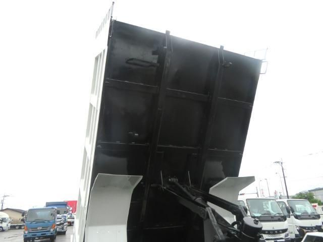 Mitsubishi FIGHTER 2009-12 8186378-22