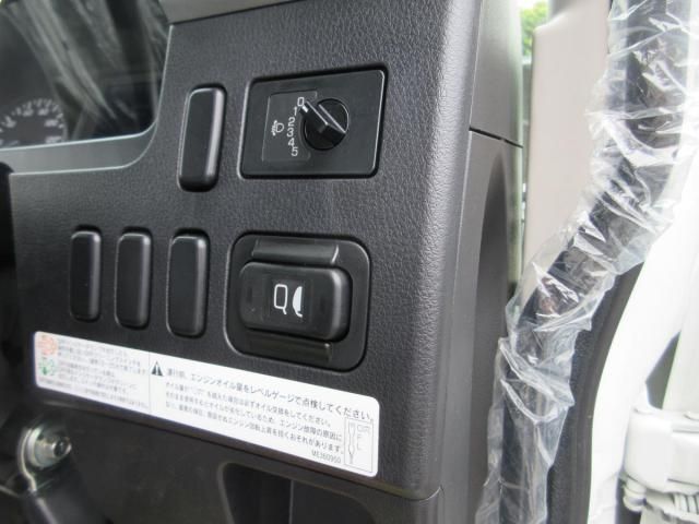 Mitsubishi FIGHTER 2026-04 8186372-9