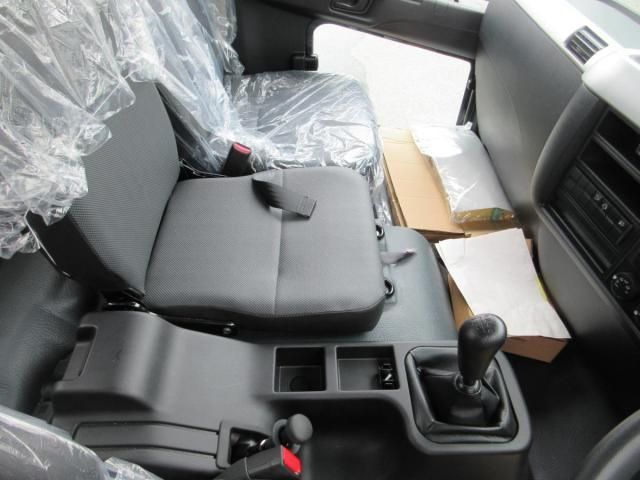 Mitsubishi FIGHTER 2026-04 8186372-11