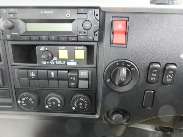 Mitsubishi FIGHTER 2026-04 8186372-14