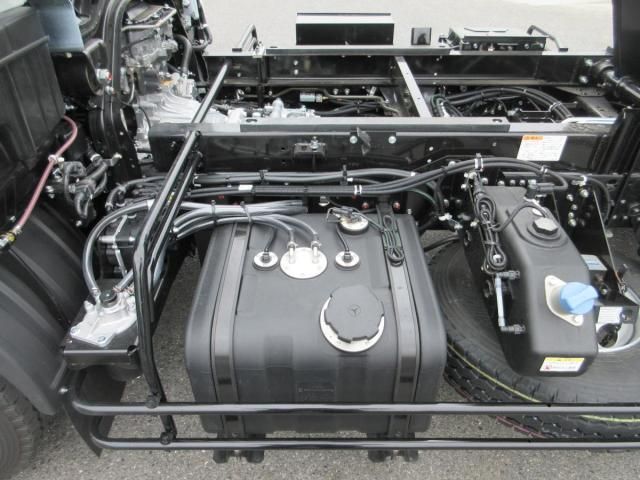 Mitsubishi FIGHTER 2026-04 8186372-24