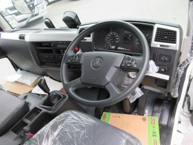Mitsubishi FIGHTER 2026-04 8186372-8