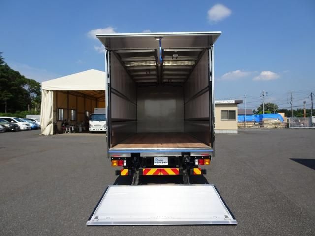 Mitsubishi FIGHTER 2025-11 8186360-6
