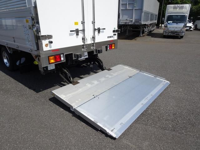 Mitsubishi FIGHTER 2025-11 8186354-10