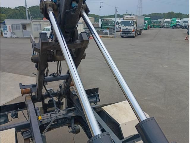 Mitsubishi FIGHTER 2024-07 8186368-7