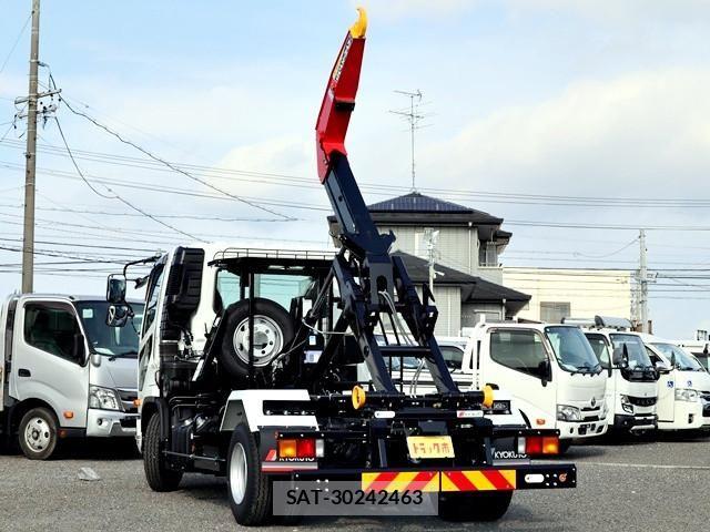 Mitsubishi FIGHTER 2026-02 8229973-11