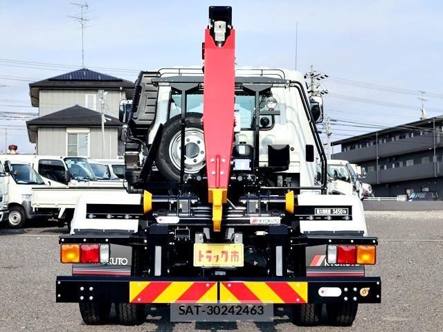 Mitsubishi FIGHTER 2026-02 8229973-13