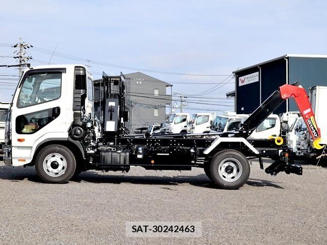 Mitsubishi FIGHTER 2026-02 8229973-17