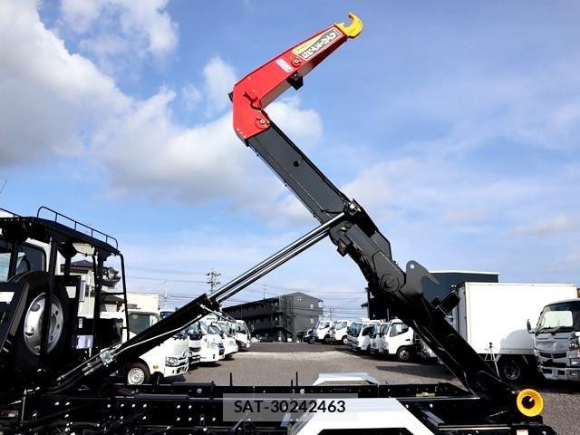 Mitsubishi FIGHTER 2026-02 8229973-19