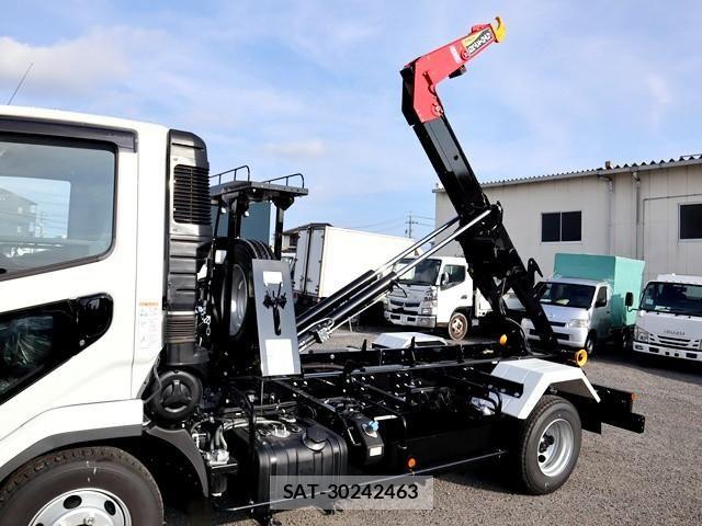 Mitsubishi FIGHTER 2026-02 8229973-20