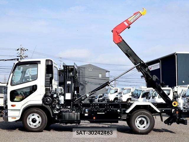 Mitsubishi FIGHTER 2026-02 8229973-21