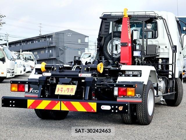Mitsubishi FIGHTER 2026-02 8229973-4