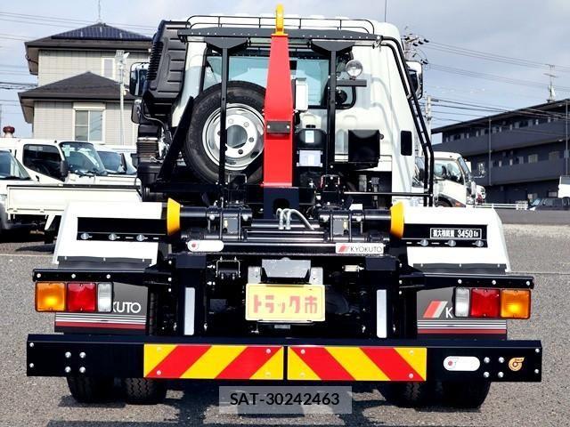 Mitsubishi FIGHTER 2026-02 8229973-5