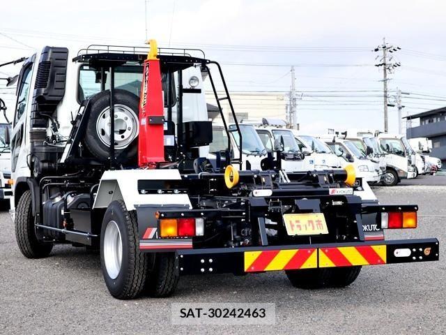 Mitsubishi FIGHTER 2026-02 8229973-6