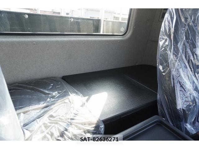 Mitsubishi FIGHTER 2024-06 8229958-27