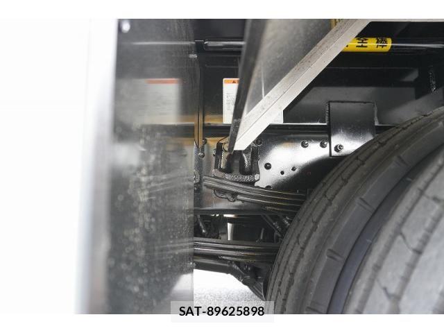 Mitsubishi FIGHTER 2024-07 8229940-10