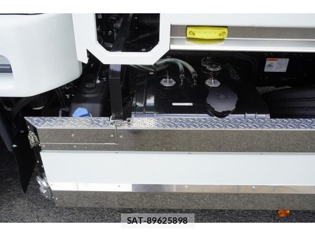 Mitsubishi FIGHTER 2024-07 8229940-18