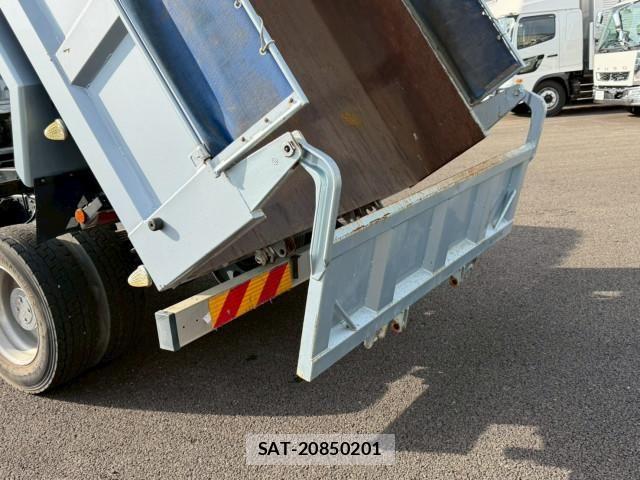 Mitsubishi FIGHTER 2014-10 8229974-7